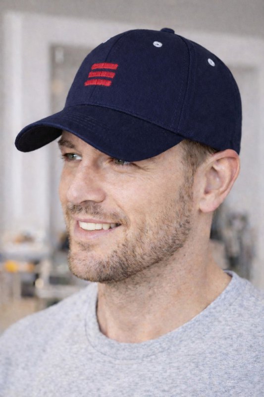 NOVITI CZAPKA Z DASZKIEM CD056