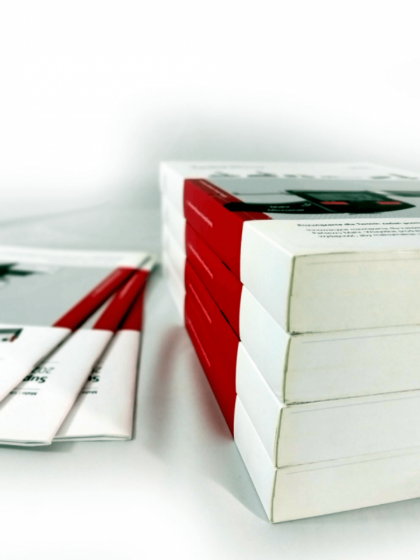 katalog 210 x 210 mm, druk pełnokolorowy obustronny 4+4, na papierze kredowym: okładka 250 g + środki 130 g, 48 str., 150 sztuk