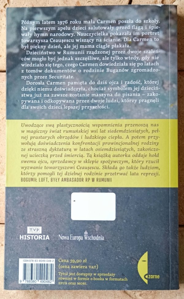 Carmen Bugan Zakopać maszynę do pisania. Dzieciństwo pod okiem Securitate - okładka