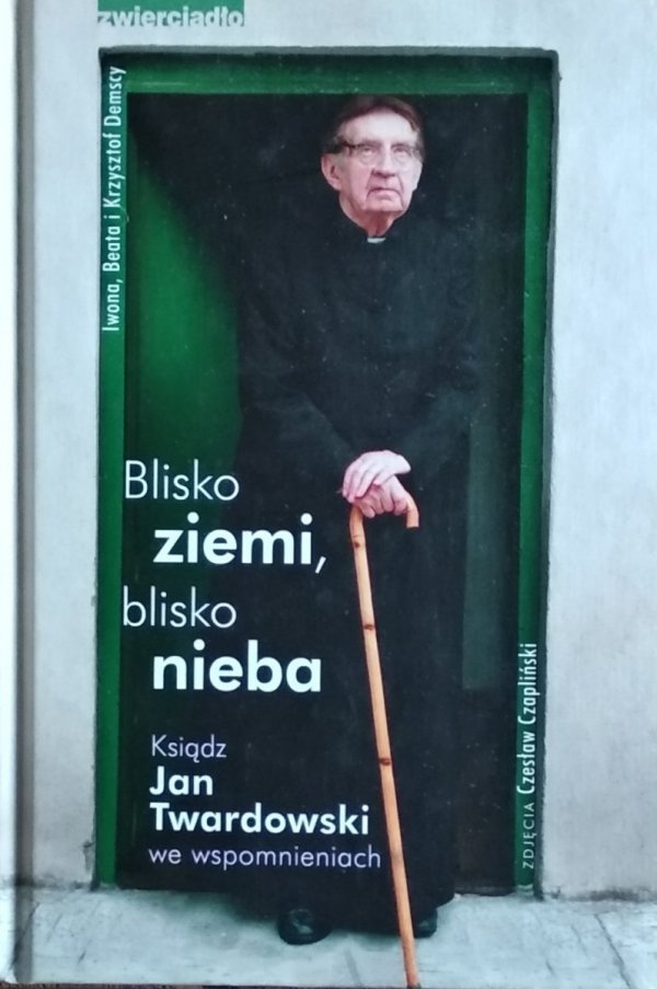 Iwona Dębska • Blisko ziemi, blisko nieba. Ksiądz Jan Twardowski we wspomnieniach