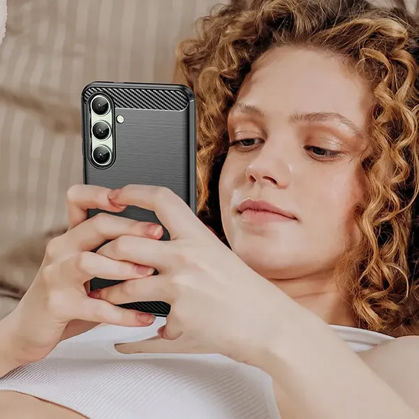 Etui silikonowe Carbon Case do Samsung Galaxy S24 FE - czarne