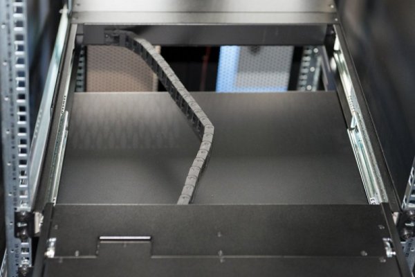 Digitus Konsola 19 LCD z touchpad KVM 8 portów 1U komplet kabli (8xDS-19231) klawiatura US