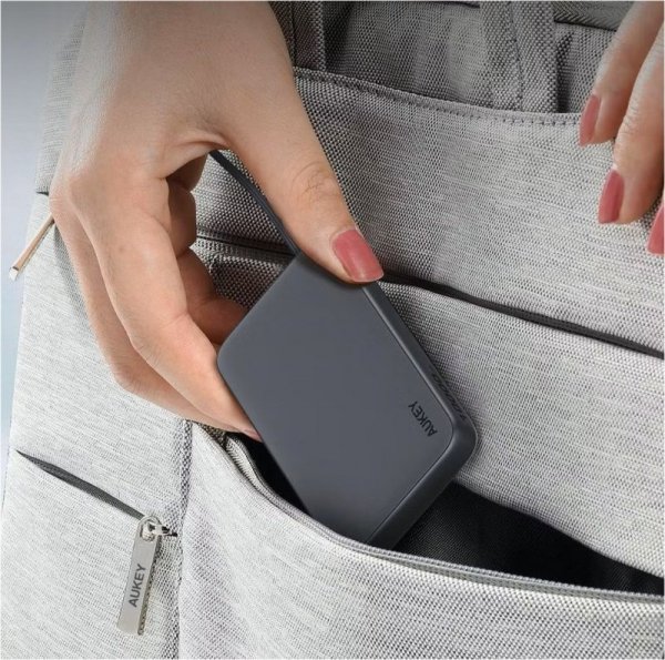AUKEY PB-Y53P PowerBank 10000mAh 22.5W 4xUSB kabel USB-C