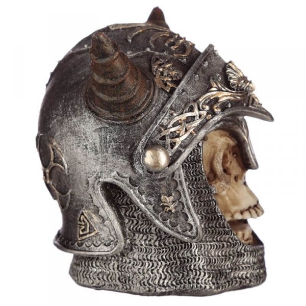 dekoracyjna figurka - czaszka rycerza w średniowiecznym hełmie z rogami