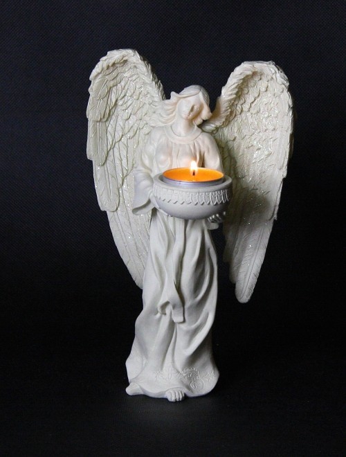 Anioł Świecznik - figurka anioła niosącego świecę