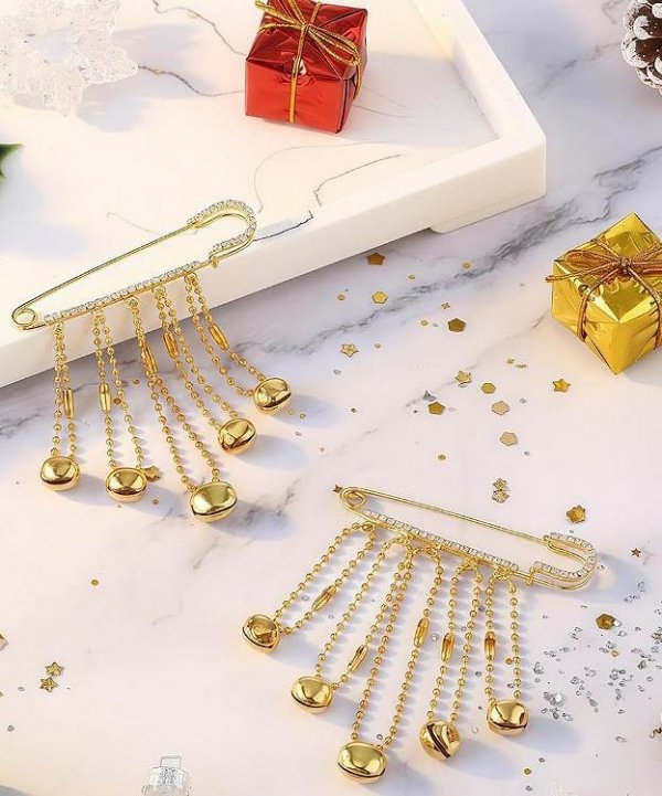 Dwie ozdobne agrafki z mosięnymi dzwonkami - ozdoba stroju Świętego Mikołaj 