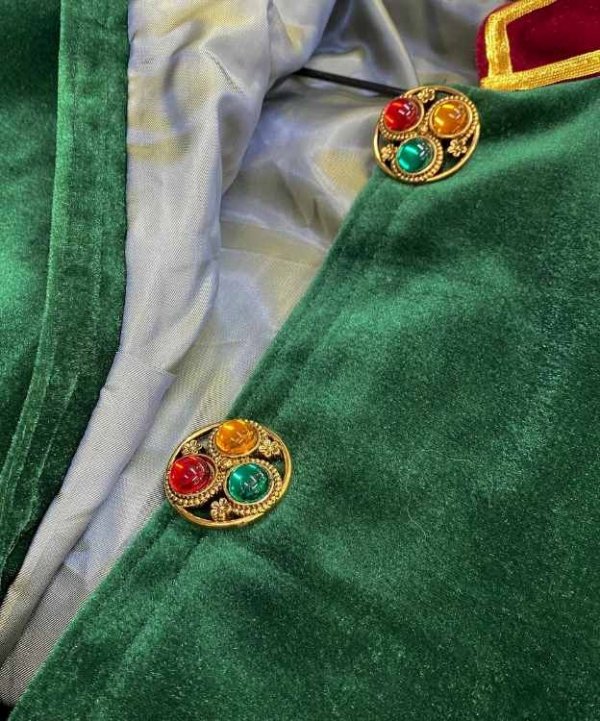 Strój Elfa ozdobne guziki nadajace szyku strojowi