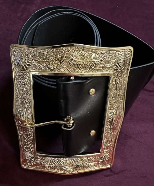 Profesjonalny pas Świętego Mikołaja – imitacja skóry, 170 cm | Deluxe widok złotej klamry