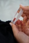 Welurowy pokrowiec kosmetyczny beżowy z gumką i stoperem