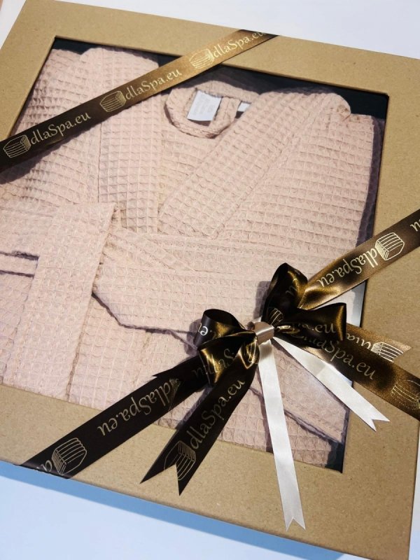 Szlafrok zapakowany jako prezent