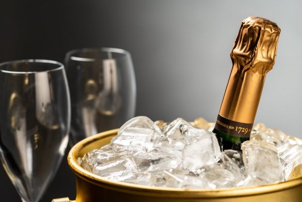 Kostkarka do lodu Hoshizaki KM-60C-HC-W | 60 kg/24h | chłodzona powietrzem | czyszczenie automatyczne | kostka półksiężyc | 38x29x13 mm