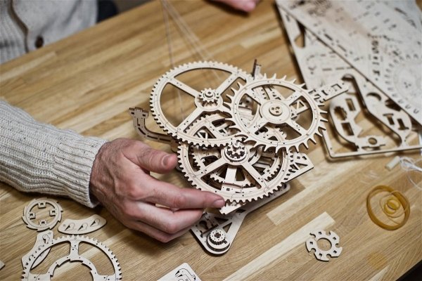 Puzzle 3D Mechaniczny Zegar Ścienny Aero Clock uGEARS