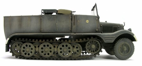 AFV Club AF35040 Sdkfz 11 3 Ton 1/35