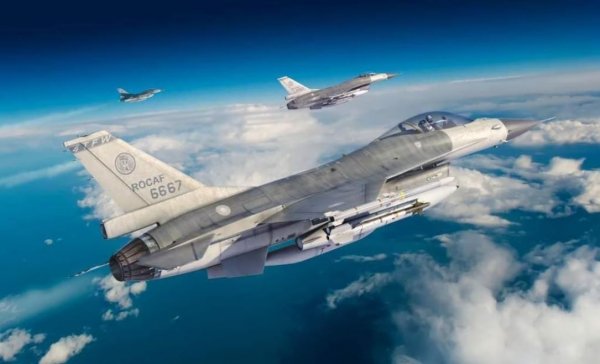 Kinetic 48101 1/48 F-16V Block 20 ROCAF 2 in 1: Single &amp; Double Seat