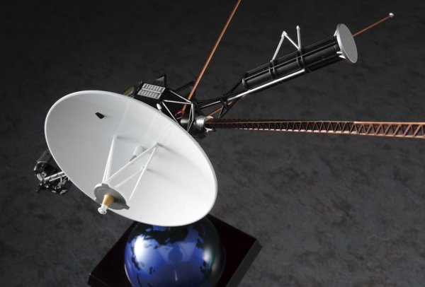 Hasegawa SP635-52435 Unmanned Space Probe Voyager w/ Mission Emblem Patch 1/48