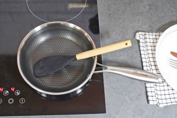 PATELNIA STALOWA Z POKRYWKĄ 24cm POWŁOKA PLASTER MIODU 5554