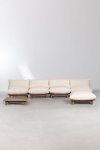 zestaw ogrodowy Brina –SKLUM - drewniana sofa modułowa z pufą i stolikiem kawowym – kremowe poduszki, drewno akacjowe – Bellissima Casa