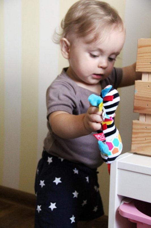 Hencz Toys Zabawka MomsCare Tymek Piszczek z gryzakiem 956