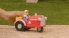 CoComelon Muzyczny Czerwony Traktor + Figurka JJ