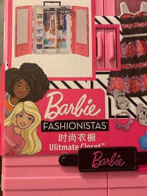 Barbie Szafa Walizka Garderoba z ubrankami i lalką