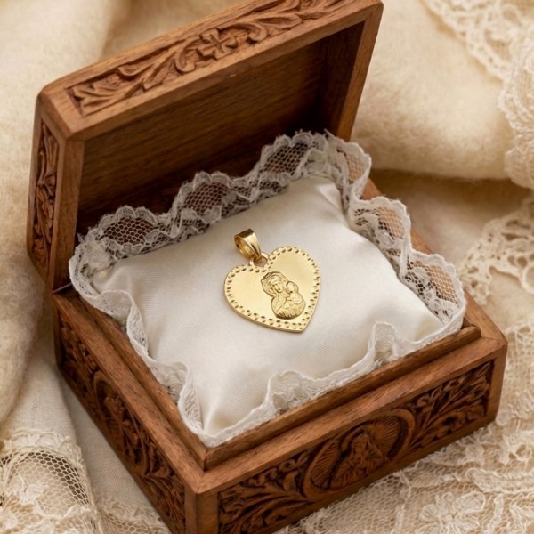 Medalik z Matką Boską w sercu złoto 585