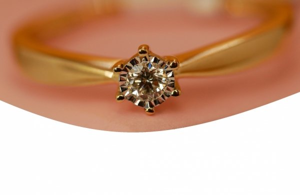 Pierścionek R.15 diamenty 1/0.08ct złoto 585 