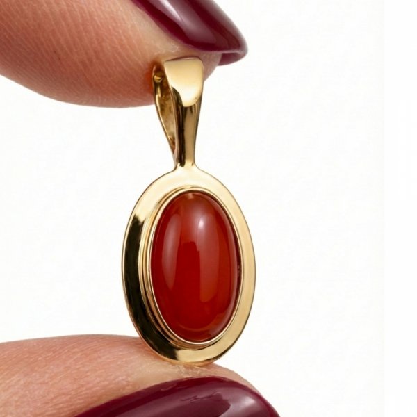 Zawieszka z koralem naturalnym o owalnym kształcie złoto 585 
