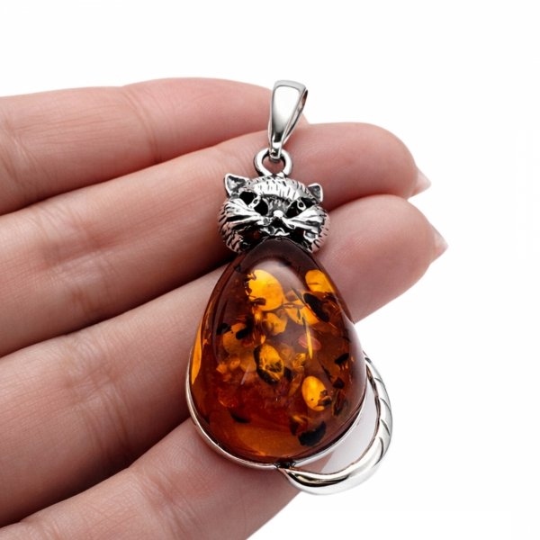 Zawieszka w kształcie kota z bursztynem srebro 925