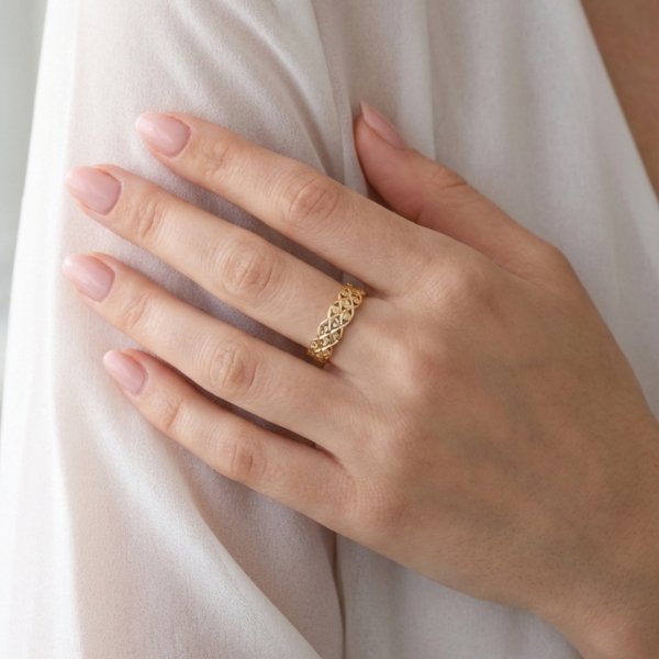 Pierścionek ażurowy grawerowany złoto 375