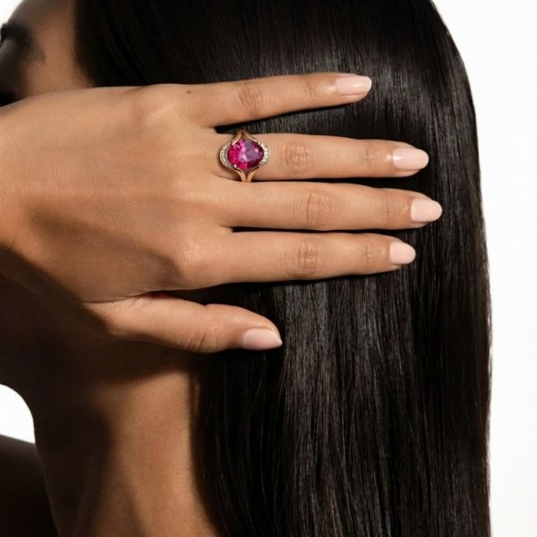 Pierścionek centralny kamień koloru rubinowego  R.17 złoto 585