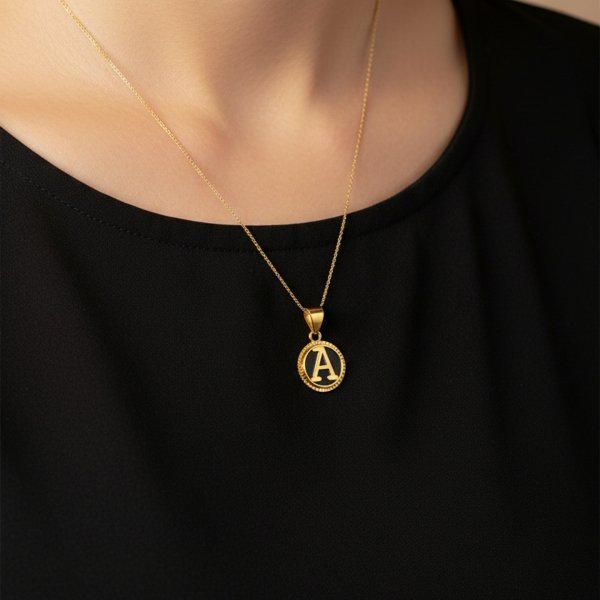  Wisior inicjał litera A koło czarna emalia jub złoto 585 