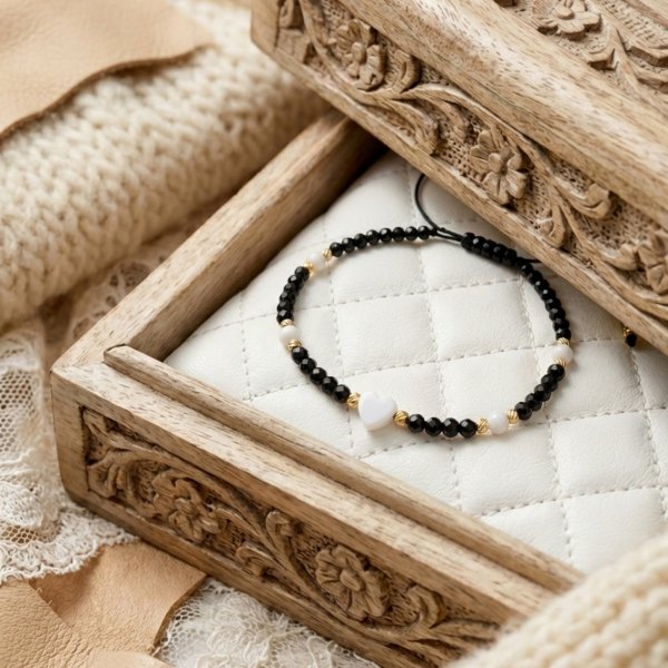 Bransoletka z czarnymi kamieniami i sercem złoto 585