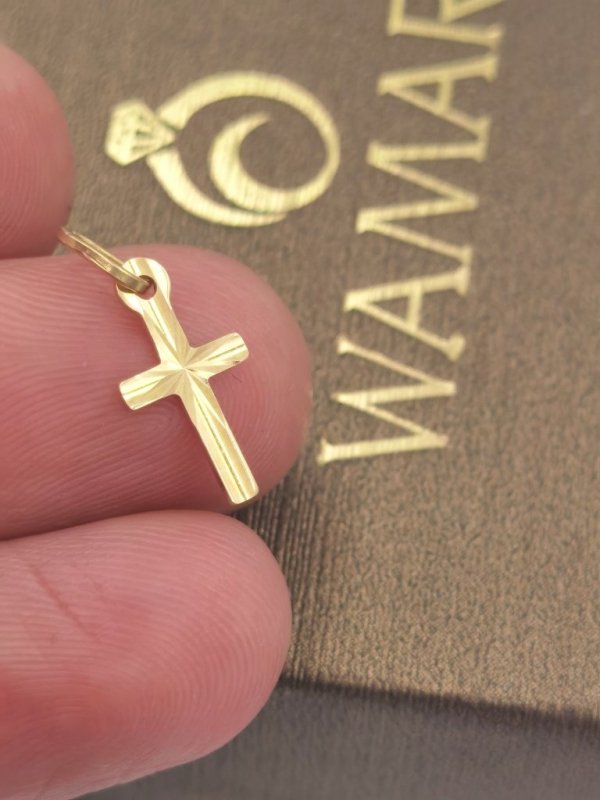 Krzyżyk mały diamentowany Złoto 585