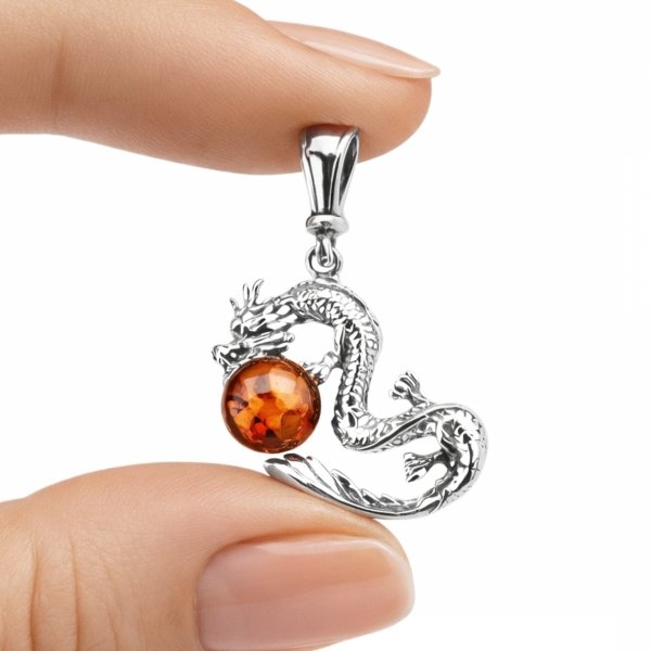 Zawieszka ze smokiem bursztyn naturalny srebro 925