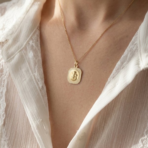 Kwadratowy medalik z wizerunkiem złoto 585