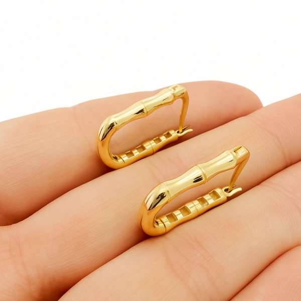  Kolczyki podkowy z grawerem złoto 585