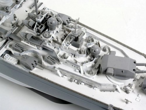 Revell Model plastikowy statek Tirpitz 1:350
