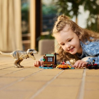 LEGO Klocki Jurassic World 76975 Ucieczka rzeką przed tyranozaurem