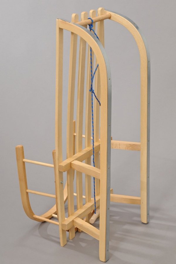 Holzschlitten mit Rückenlehne Winterfußsack 90cm Mokka