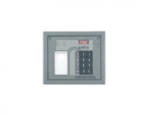 Cyfrowy panel domofonowy systemu CD-2502. Wyposażony w klawiaturę numeryczną, listę lokatorów i czytnik RFID CP-2502NR srebrny