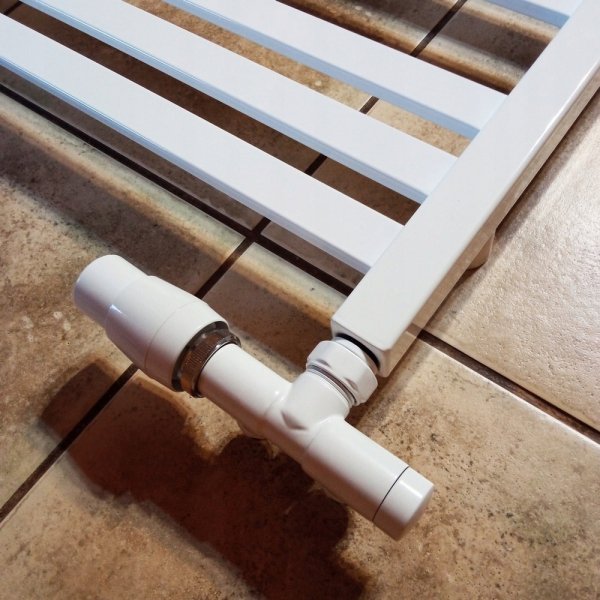 Termix Zestaw termostatyczny zespolony 1-otworowy prawy do grzejników łazienkowych UNICOBI/P biały