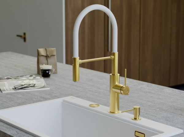 GEMMA Q LINE SteelQ bateria kuchenna z ruchomą wylewką Nano PVD gold (złota), biały wąż 3623501_PVDG1WHM