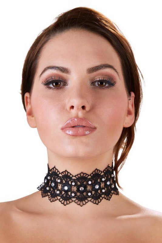 Embroidered Choker+Rhinestones