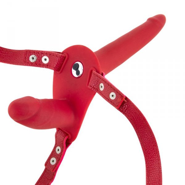 Podwójny czerwony strap on z wibracjami dla kobiet
