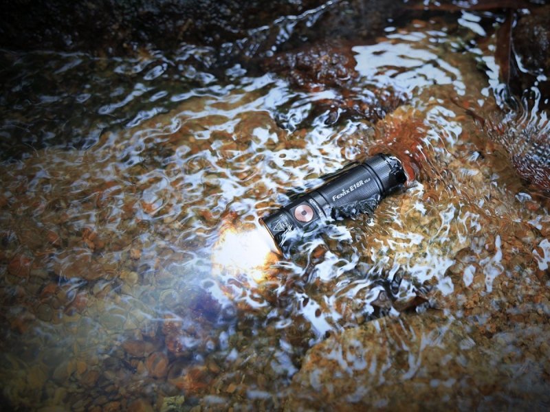 Latarka Diodowa Fenix E18r V2.0