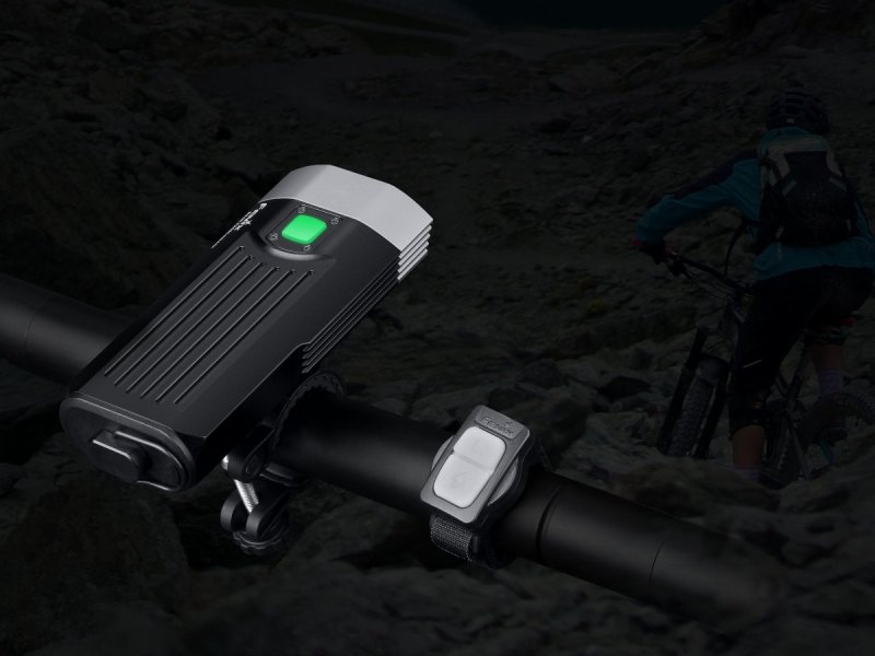 Latarka diodowa Fenix BC30 V2.0 - rowerowa
