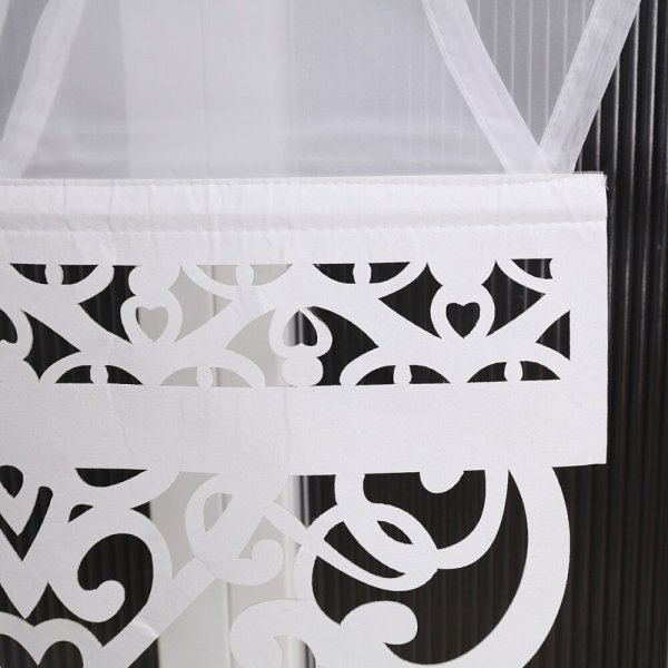 Nowoczesna firana panelowa Angelina (120x160 cm) w jasnym wnętrzu – połączenie stylu glamour i loft.