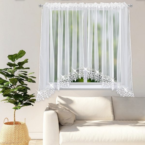 Elegancka firana gotowa Diana – stylowa dekoracja okna w salonie glamour.