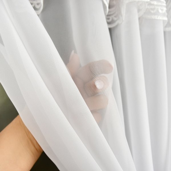 Detal struktura materiału na tle dłoni