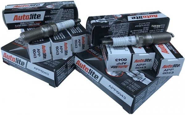 Kpl 8 szt świec zapłonowych AUTOLITE Double Platinum GMC Sierra 1500 V8 2014-